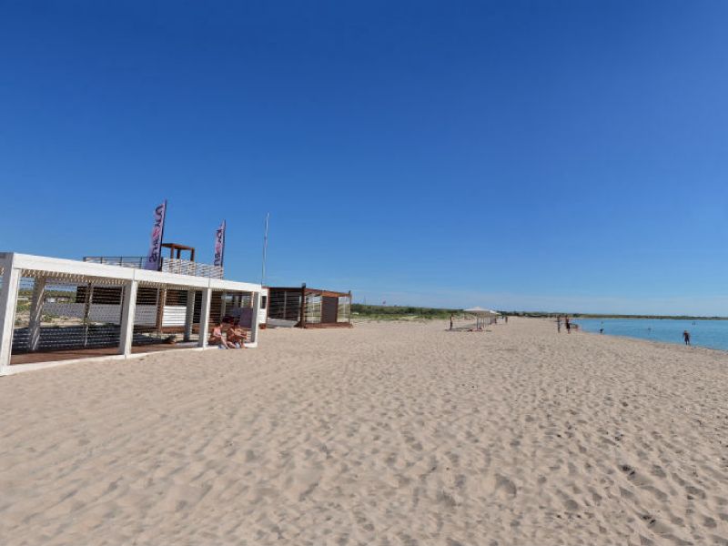 Песчаный пляж в Оленевке