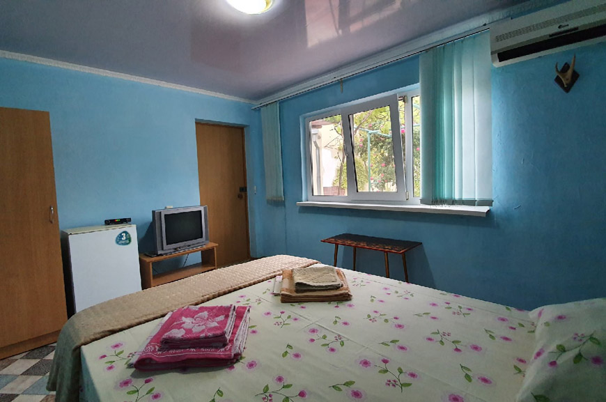 2-местная комната Командирская в гостевом доме в селе Оленевка Крым