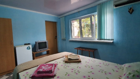 2-местная комната Командирская в гостевом доме в селе Оленевка Крым